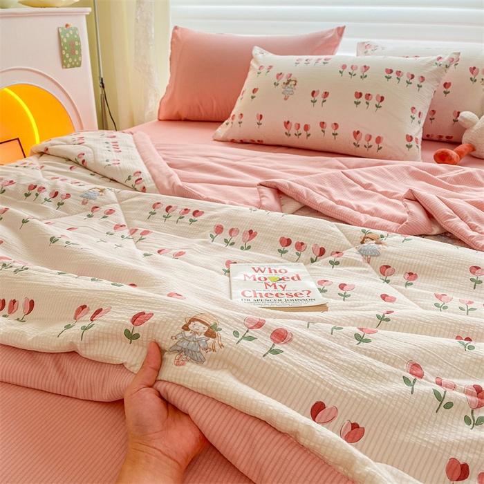 91家纺网 家纺一手货源 找家纺 可思家纺 2024新款A类泡泡纱夏被四件套 漫步花海