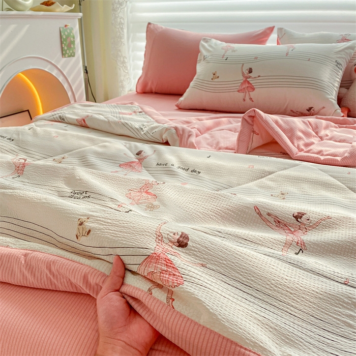 91家纺网 家纺一手货源 找家纺 可思家纺 2024新款A类泡泡纱夏被四件套 精灵之舞