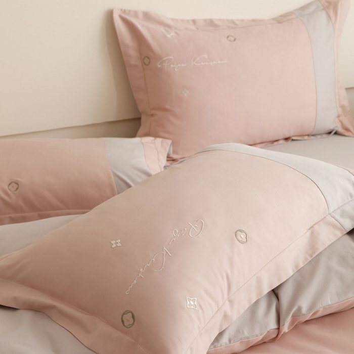 91家纺网 家纺一手货源 找家纺 艾莱家纺 2024新款A类全棉长绒棉加厚刺绣+宽边+撞色拼接四件套--春恋系列 春恋-藕粉色