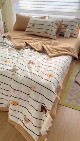 91家纺网 家纺一手货源 找家纺 可思家纺 2024新款A类泡泡纱夏被四件套 布朗熊