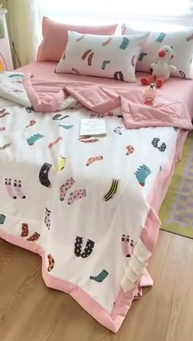 91家纺网 家纺一手货源 找家纺 可思家纺 2024新款A类泡泡纱夏被四件套 卡通袜子