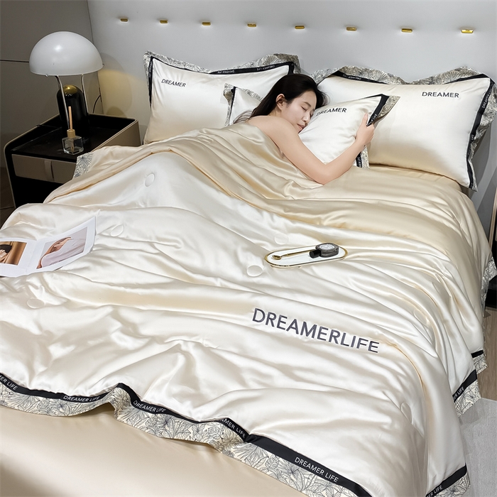 91家纺网 家纺一手货源 找家纺 笙意家纺 2025新款冰丝宽边款夏被-克里斯汀系列 克里斯汀-奶昔白+奶茶