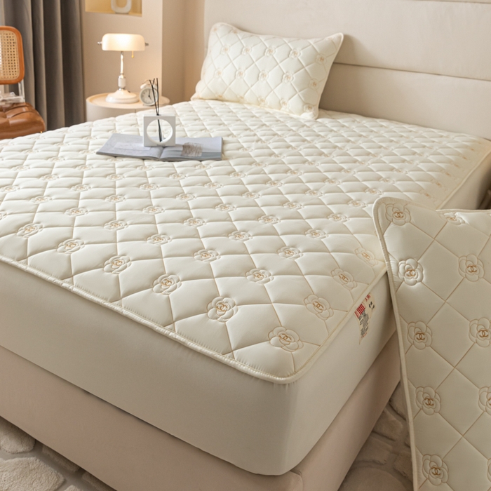 91家纺网 家纺一手货源 找家纺 鑫钰 2024新款A类原棉大豆夹棉床笠-花语 花语-简约白