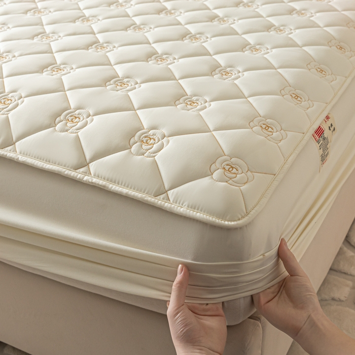 91家纺网 家纺一手货源 找家纺 鑫钰 2024新款A类原棉大豆夹棉床笠-花语 花语-简约白