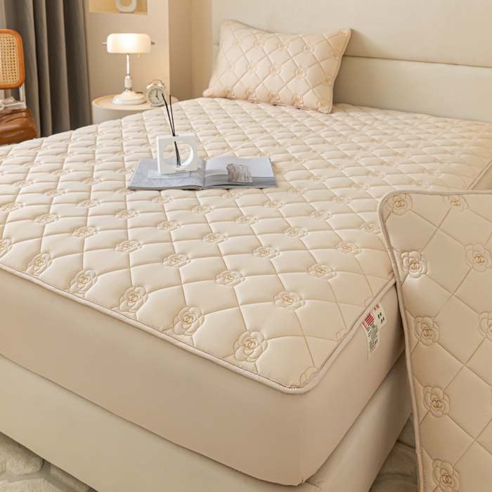 91家纺网 家纺一手货源 找家纺 鑫钰 2024新款A类原棉大豆夹棉床笠-花语 花语-香槟驼