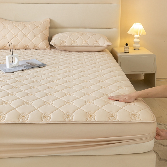 91家纺网 家纺一手货源 找家纺 鑫钰 2024新款A类原棉大豆夹棉床笠-花语 花语-香槟驼