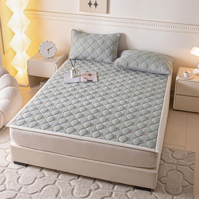 91家纺网 家纺一手货源 找家纺 鑫钰 2024新款A类原棉大豆抗菌床护垫-花语 花语-雅致灰