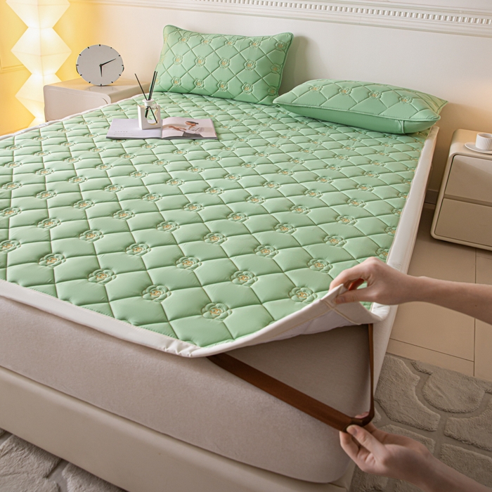 91家纺网 家纺一手货源 找家纺 鑫钰 2024新款A类原棉大豆抗菌床护垫-花语 花语-时尚绿