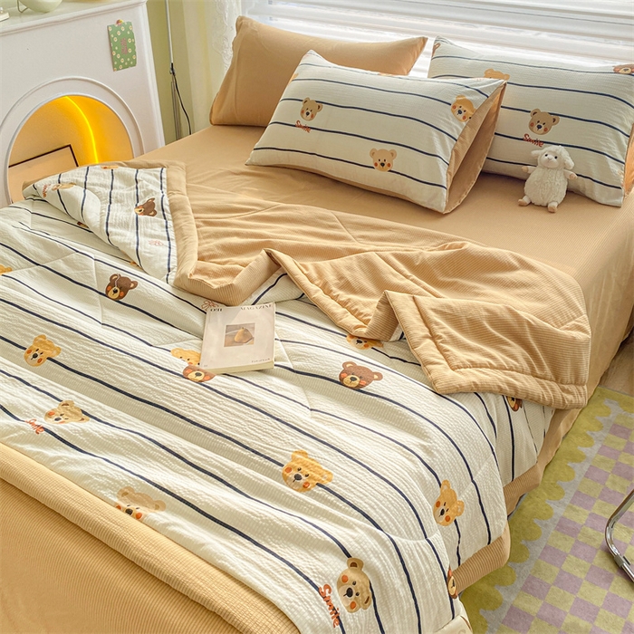 91家纺网 家纺一手货源 找家纺 可思家纺 2024新款A类泡泡纱夏被四件套 布朗熊