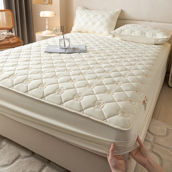 91家纺网 家纺一手货源 找家纺 鑫钰 2024新款A类原棉大豆夹棉床笠-花语 花语-简约白