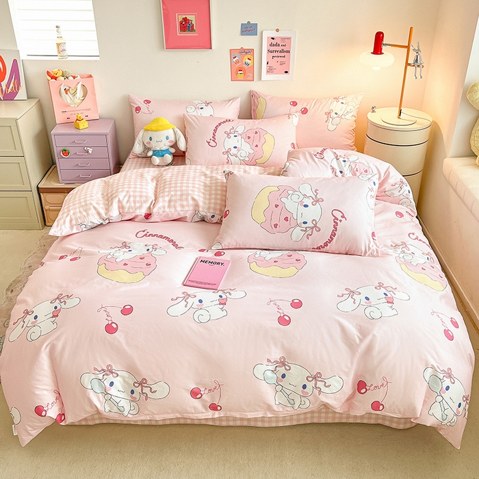 91家纺网 家纺一手货源 找家纺 桃子家居 2024新款三丽鸥正版授权全棉卡通系列四件套 棉三丽鸥-奶油甜心玉桂狗