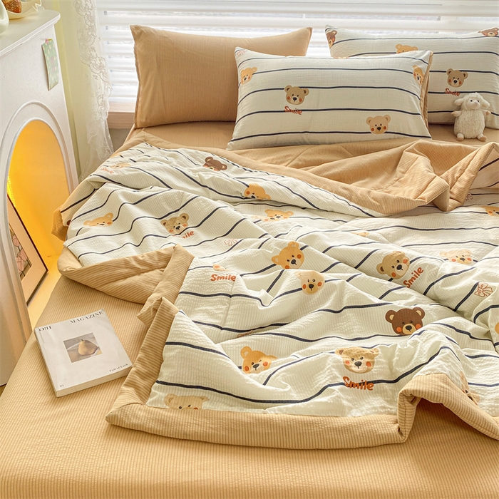 91家纺网 家纺一手货源 找家纺 可思家纺 2024新款A类泡泡纱夏被四件套 布朗熊