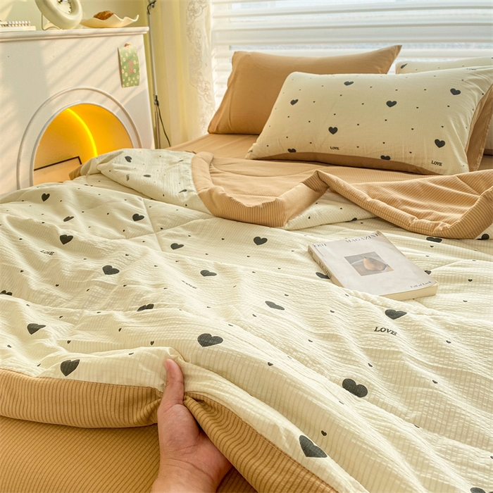 91家纺网 家纺一手货源 找家纺 可思家纺 2024新款A类泡泡纱夏被四件套 心之韵律