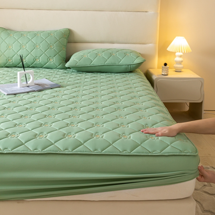 91家纺网 家纺一手货源 找家纺 鑫钰 2024新款A类原棉大豆夹棉床笠-花语 花语-时尚绿