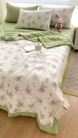 91家纺网 家纺一手货源 找家纺 可思家纺 2024新款A类泡泡纱夏被四件套 花园小兔