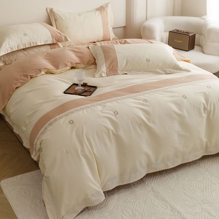 91家纺网 家纺一手货源 找家纺 艾莱家纺 2024新款A类全棉长绒棉加厚刺绣+宽边+撞色拼接四件套--春恋系列 春恋-奶昔黄