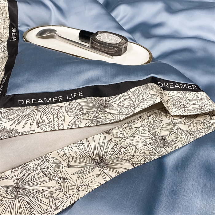 91家纺网 家纺一手货源 找家纺 笙意家纺 2025新款冰丝宽边款夏被-克里斯汀系列 克里斯汀-宾利蓝+山灰