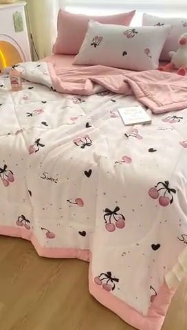 91家纺网 家纺一手货源 找家纺 可思家纺 2024新款A类泡泡纱夏被四件套 樱桃甜心