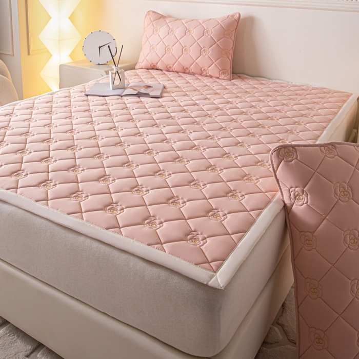 91家纺网 家纺一手货源 找家纺 鑫钰 2024新款A类原棉大豆抗菌床护垫-花语 花语-豆沙粉