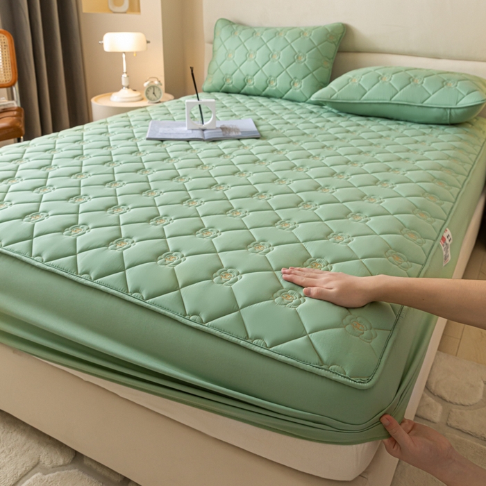 91家纺网 家纺一手货源 找家纺 鑫钰 2024新款A类原棉大豆夹棉床笠-花语 花语-时尚绿