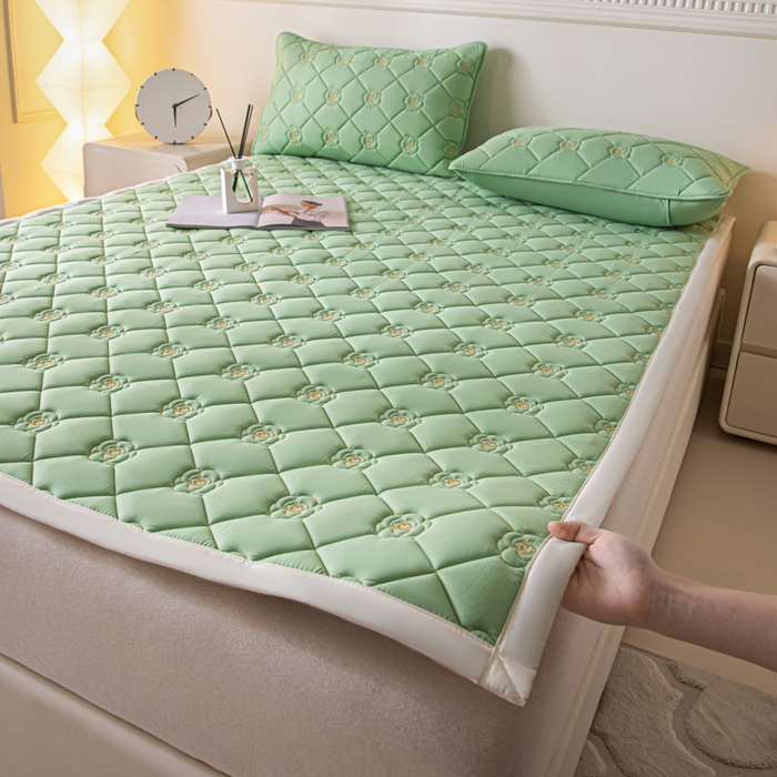 91家纺网 家纺一手货源 找家纺 鑫钰 2024新款A类原棉大豆抗菌床护垫-花语 花语-时尚绿