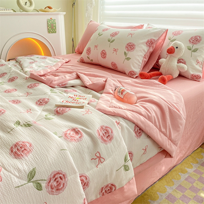 91家纺网 家纺一手货源 找家纺 可思家纺 2024新款A类泡泡纱夏被四件套 玫瑰恋语