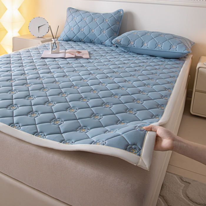 91家纺网 家纺一手货源 找家纺 （总）鑫钰 2024新款A类原棉大豆抗菌床护垫-花语