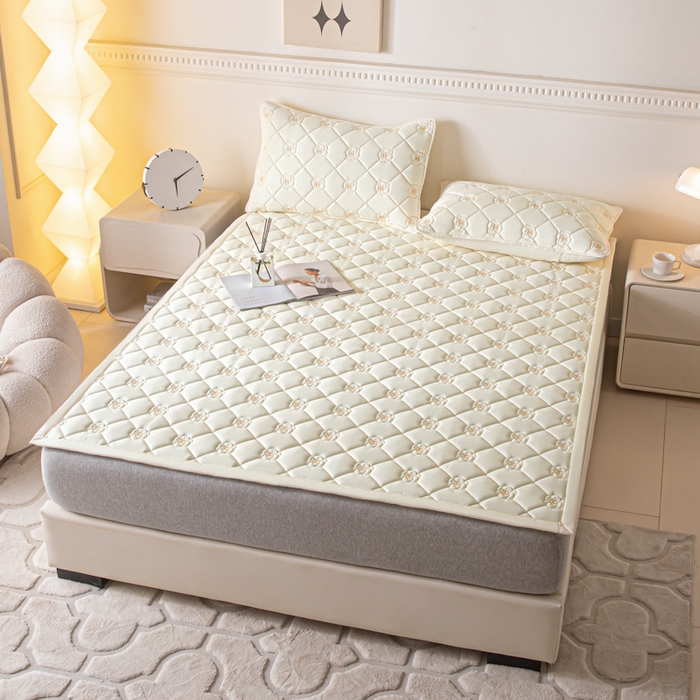 91家纺网 家纺一手货源 找家纺 鑫钰 2024新款A类原棉大豆抗菌床护垫-花语 花语-简约白