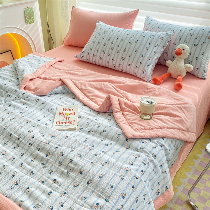 91家纺网 家纺一手货源 找家纺 可思家纺 2024新款A类泡泡纱夏被四件套 浪漫花园