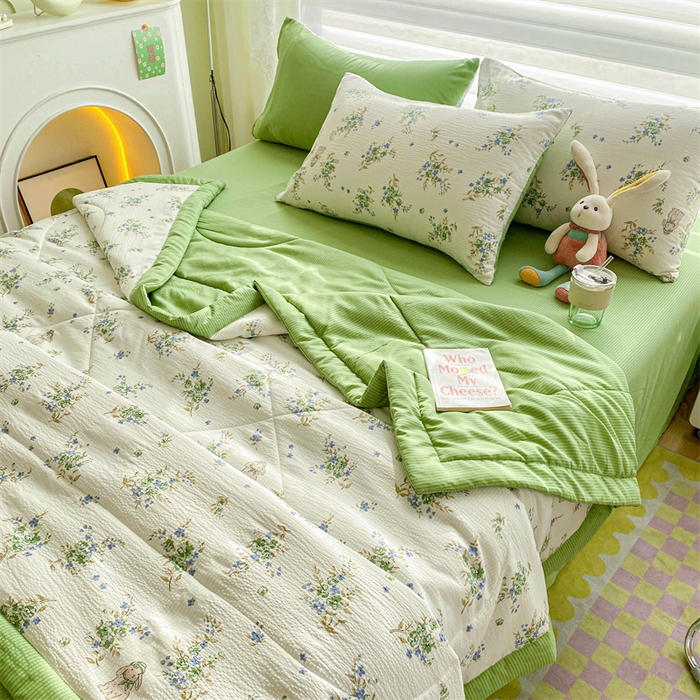 91家纺网 家纺一手货源 找家纺 可思家纺 2024新款A类泡泡纱夏被四件套 花园小兔