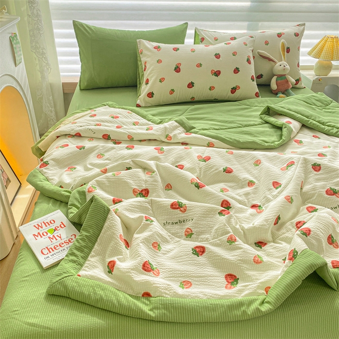 91家纺网 家纺一手货源 找家纺 可思家纺 2024新款A类泡泡纱夏被四件套 甜心草莓