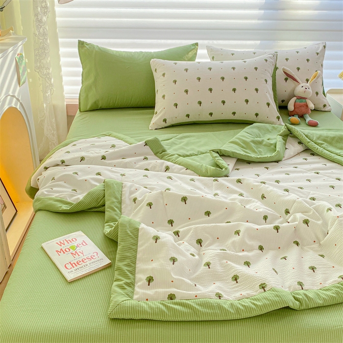 91家纺网 家纺一手货源 找家纺 可思家纺 2024新款A类泡泡纱夏被四件套 清新树林