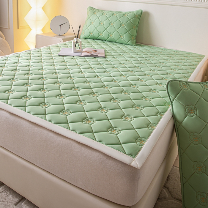 91家纺网 家纺一手货源 找家纺 鑫钰 2024新款A类原棉大豆抗菌床护垫-花语 花语-时尚绿