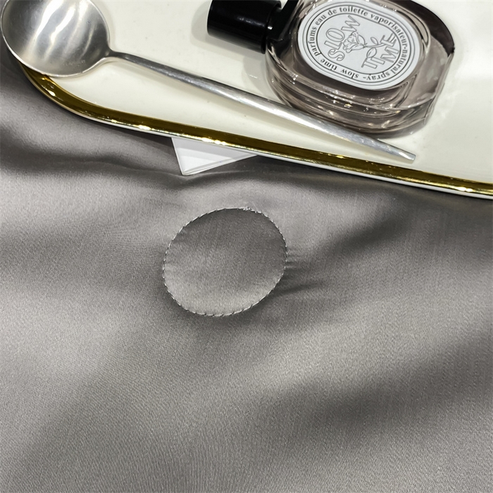 91家纺网 家纺一手货源 找家纺 笙意家纺 2025新款冰丝宽边款夏被-克里斯汀系列 克里斯汀-中灰+山灰