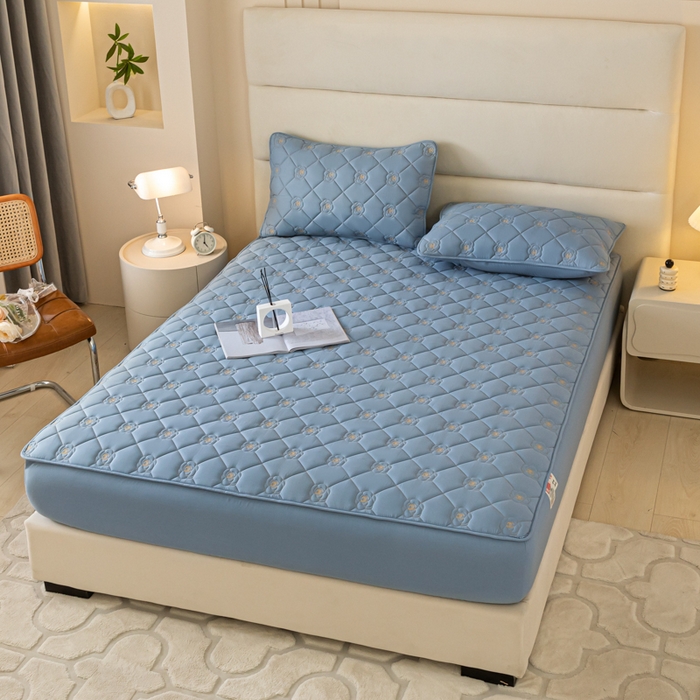 91家纺网 家纺一手货源 找家纺 鑫钰 2024新款A类原棉大豆夹棉床笠-花语 花语-宾利蓝