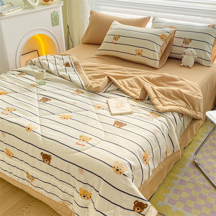 91家纺网 家纺一手货源 找家纺 可思家纺 2024新款A类泡泡纱夏被四件套 布朗熊