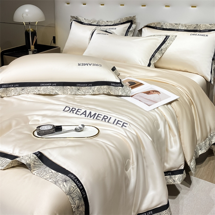 91家纺网 家纺一手货源 找家纺 笙意家纺 2025新款冰丝宽边款夏被-克里斯汀系列 克里斯汀-奶昔白+奶茶