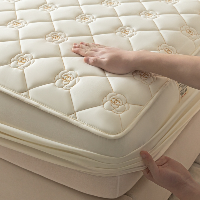 91家纺网 家纺一手货源 找家纺 鑫钰 2024新款A类原棉大豆夹棉床笠-花语 花语-简约白