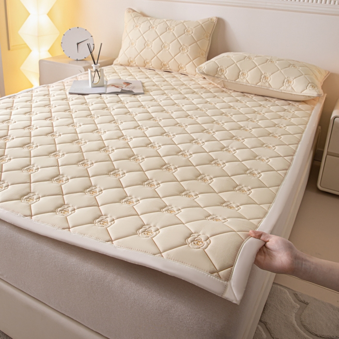 91家纺网 家纺一手货源 找家纺 鑫钰 2024新款A类原棉大豆抗菌床护垫-花语 花语-香槟驼