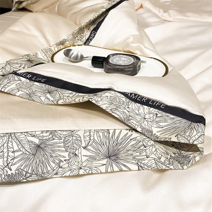 91家纺网 家纺一手货源 找家纺 笙意家纺 2025新款冰丝宽边款夏被-克里斯汀系列 克里斯汀-奶昔白+奶茶