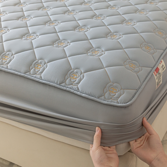 91家纺网 家纺一手货源 找家纺 鑫钰 2024新款A类原棉大豆夹棉床笠-花语 花语-雅致灰