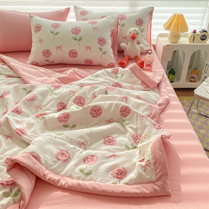 91家纺网 家纺一手货源 找家纺 可思家纺 2024新款A类泡泡纱夏被四件套 玫瑰恋语