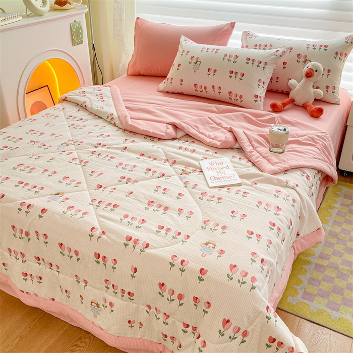 91家纺网 家纺一手货源 找家纺 可思家纺 2024新款A类泡泡纱夏被四件套 漫步花海