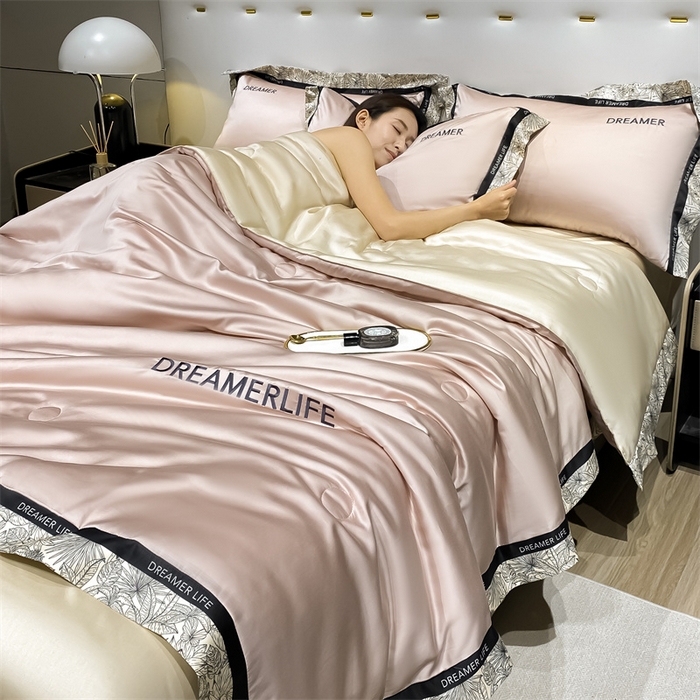 91家纺网 家纺一手货源 找家纺 笙意家纺 2025新款冰丝宽边款夏被-克里斯汀系列 克里斯汀-浅豆沙+奶茶