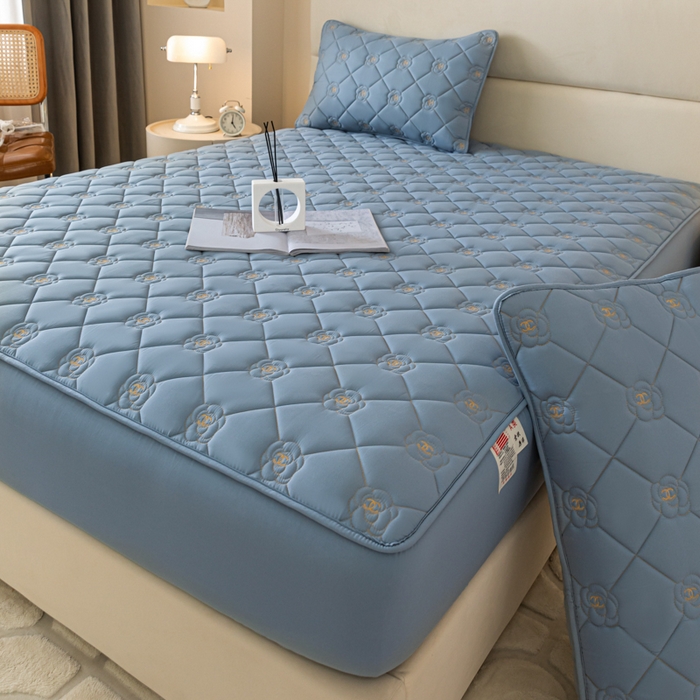 91家纺网 家纺一手货源 找家纺 鑫钰 2024新款A类原棉大豆夹棉床笠-花语 花语-宾利蓝