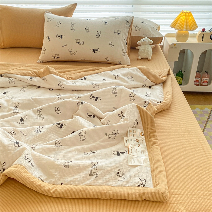 91家纺网 家纺一手货源 找家纺 可思家纺 2024新款A类泡泡纱夏被四件套 狗狗派对