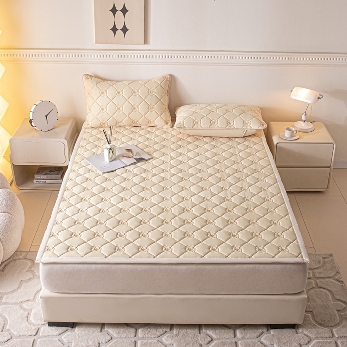 91家纺网 家纺一手货源 找家纺 鑫钰 2024新款A类原棉大豆抗菌床护垫-花语 花语-香槟驼