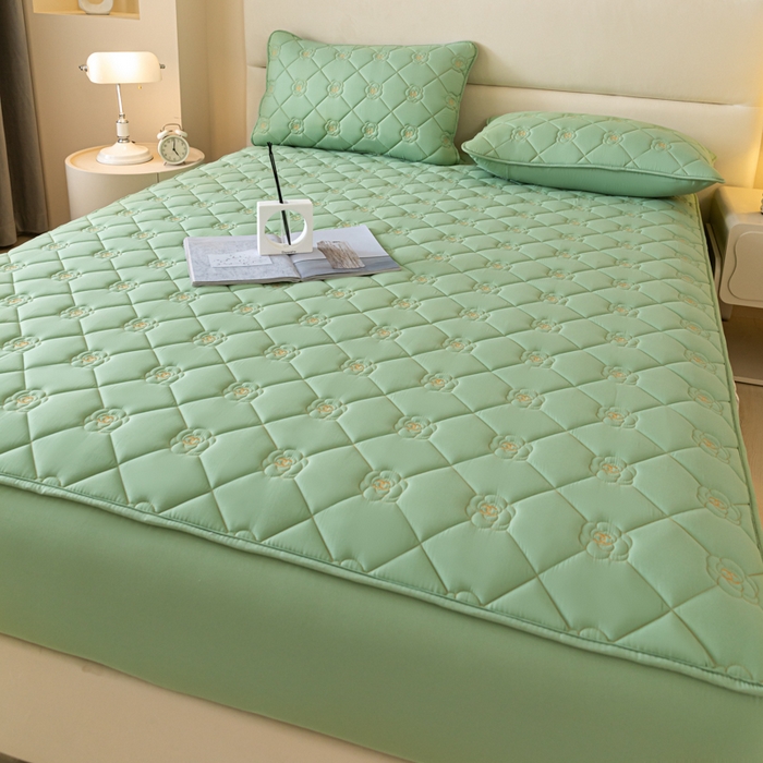 91家纺网 家纺一手货源 找家纺 鑫钰 2024新款A类原棉大豆夹棉床笠-花语 花语-时尚绿