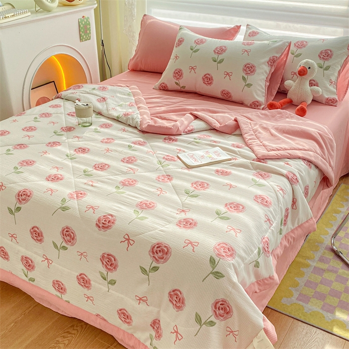 91家纺网 家纺一手货源 找家纺 可思家纺 2024新款A类泡泡纱夏被四件套 玫瑰恋语