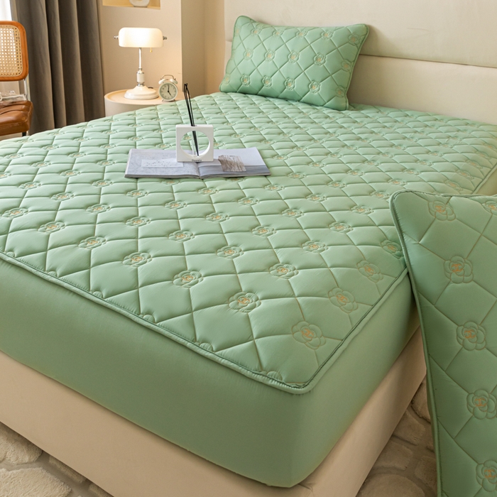 91家纺网 家纺一手货源 找家纺 鑫钰 2024新款A类原棉大豆夹棉床笠-花语 花语-时尚绿